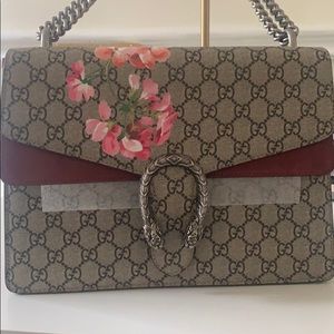 Gucci GG Supreme Medium Dionysus Floral Bag